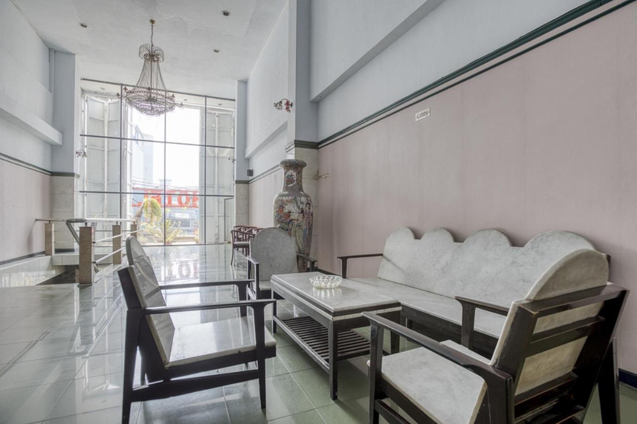 RedDoorz Plus near Jakarta Kota Station Bagian luar foto