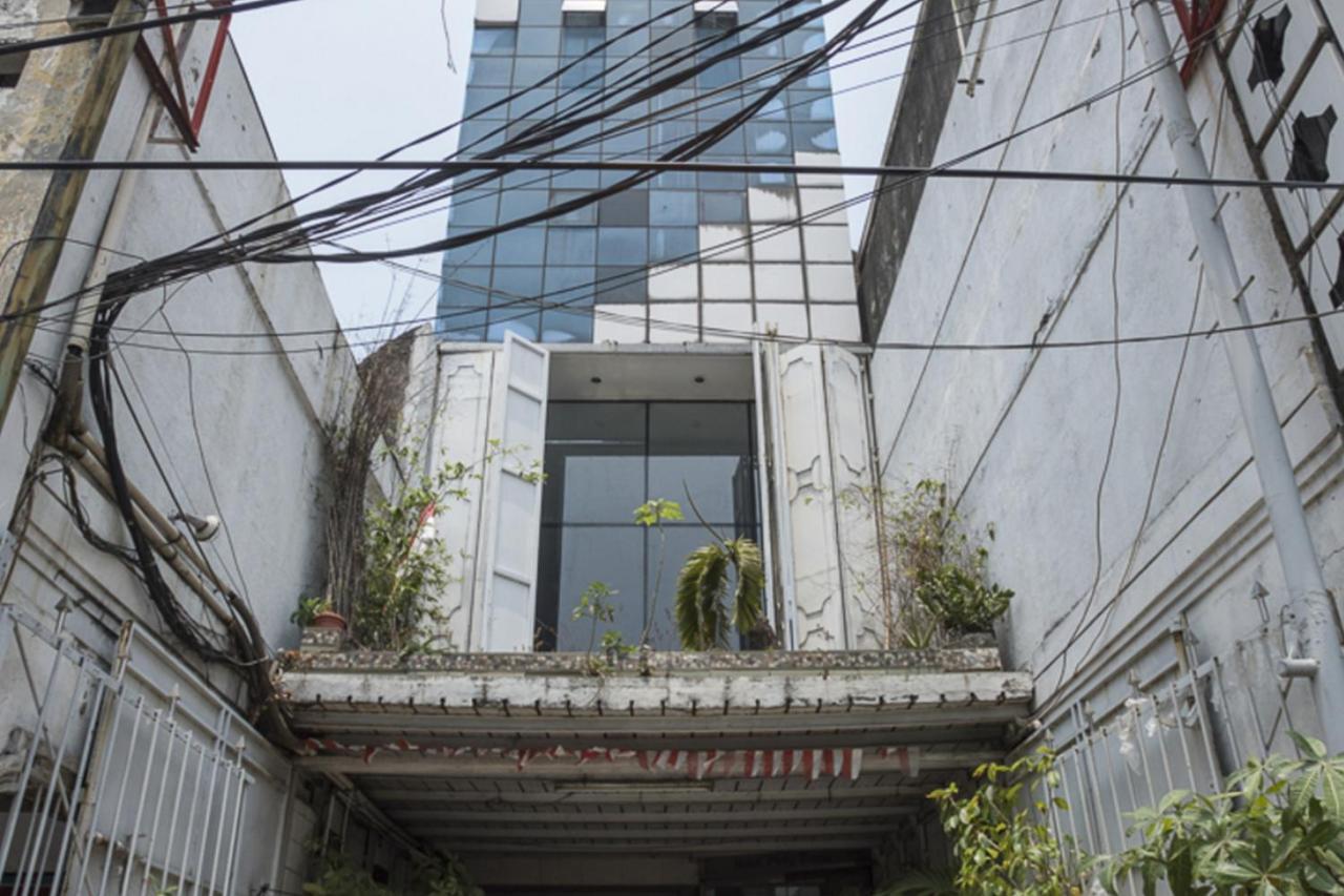 RedDoorz Plus near Jakarta Kota Station Bagian luar foto